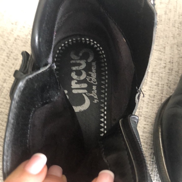 Sam Edelman Black leather booties with pattern by Circus   Size 7.5 - Picture 4 of 7